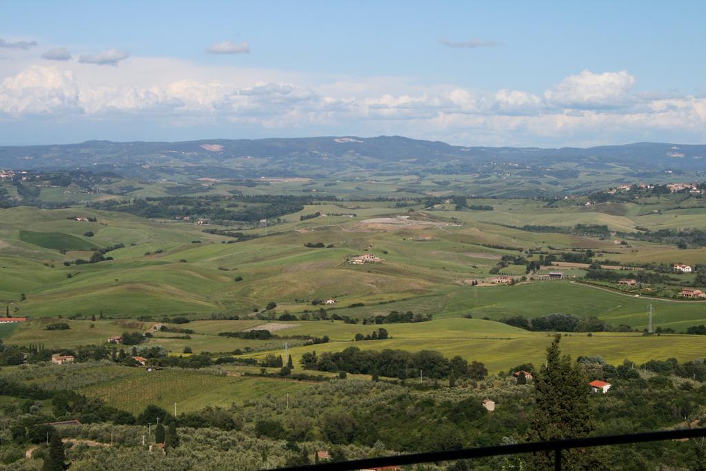 La Terrazza Villa Chianni Eksteriør billede